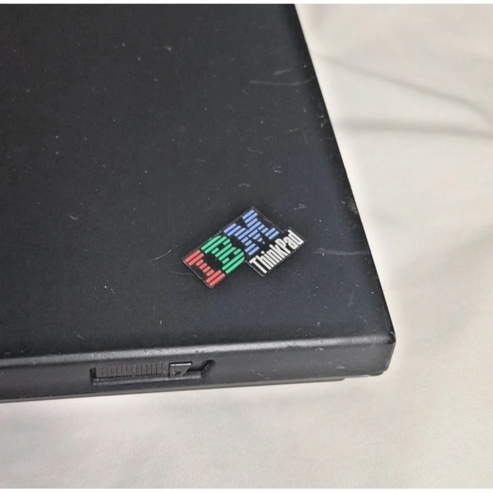 IBM Thinkpad T43 Laptop Powers On - For Parts